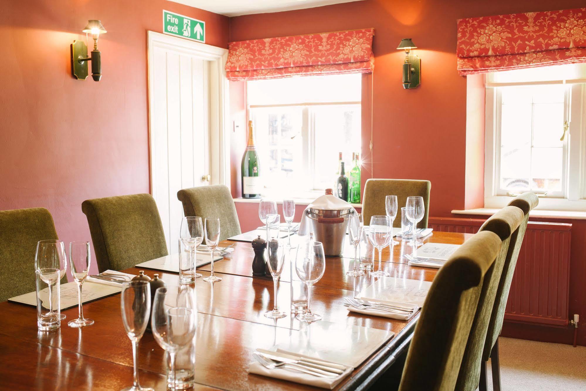 The Royal Oak, Yattendon Frilsham Екстериор снимка